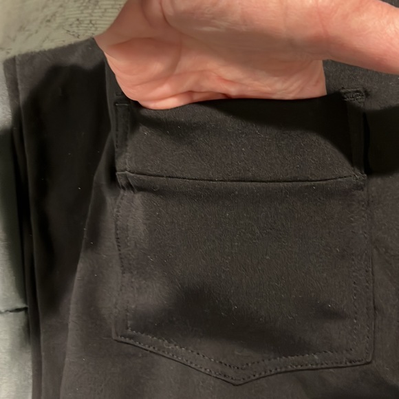 Yogi pace XS black yoga pants 2 pockets in front 2 on back with mock button - Picture 12 of 12